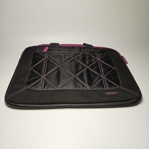 Targus Laptop Carrying Sleeve, 15" x 11" Internal Dimensions - Picture 1 of 5